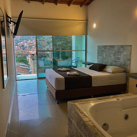 Hotel Buenos Aires Central Medellin Bagian luar foto