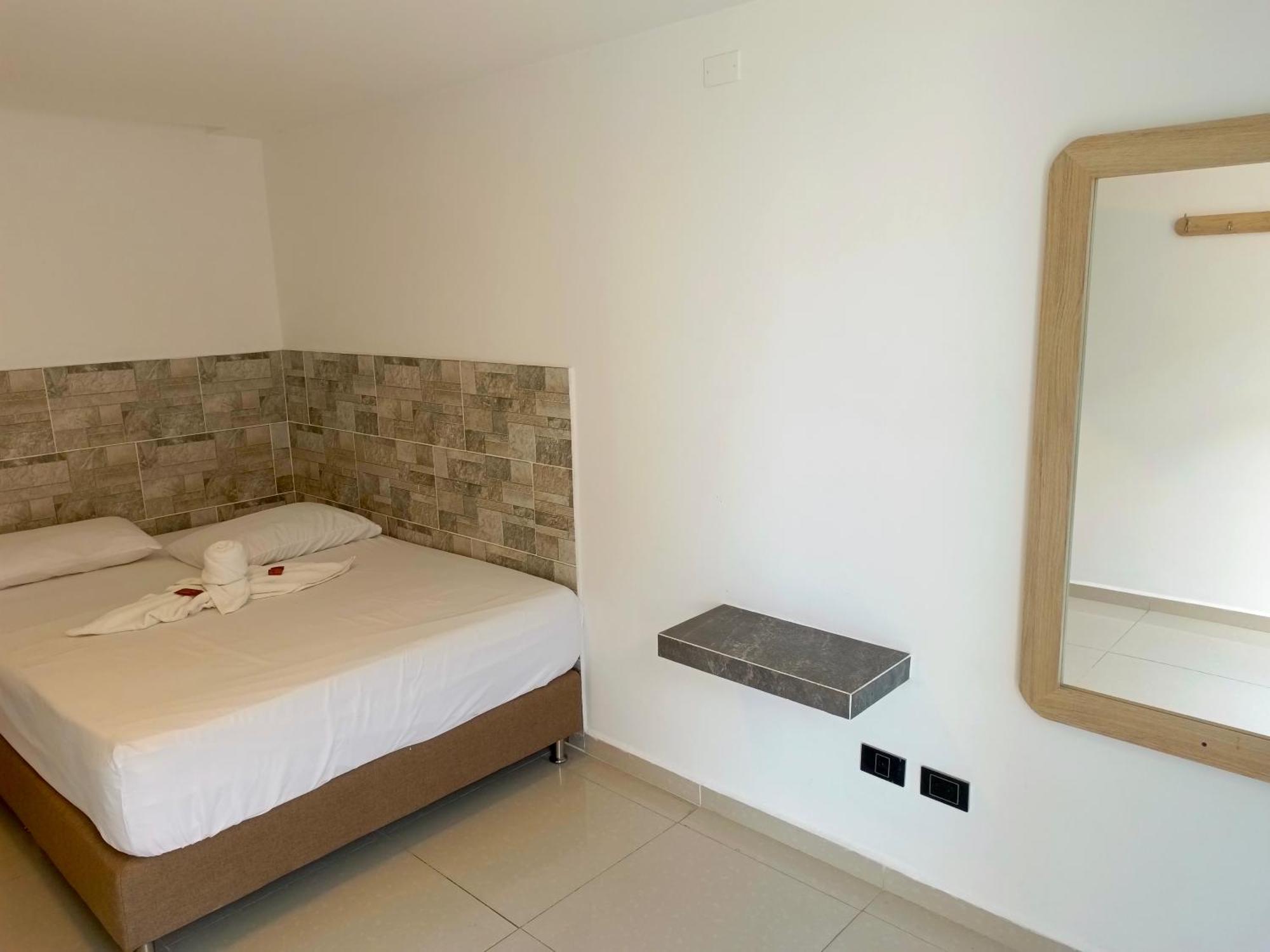 Hotel Buenos Aires Central Medellin Bagian luar foto