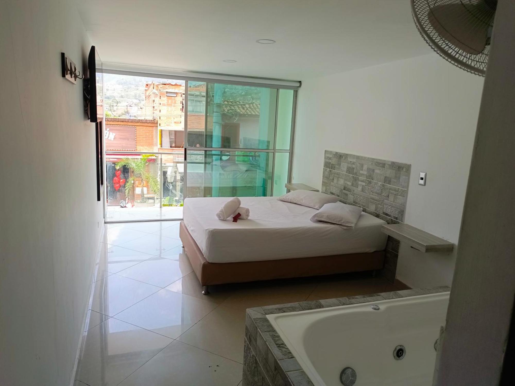 Hotel Buenos Aires Central Medellin Bagian luar foto