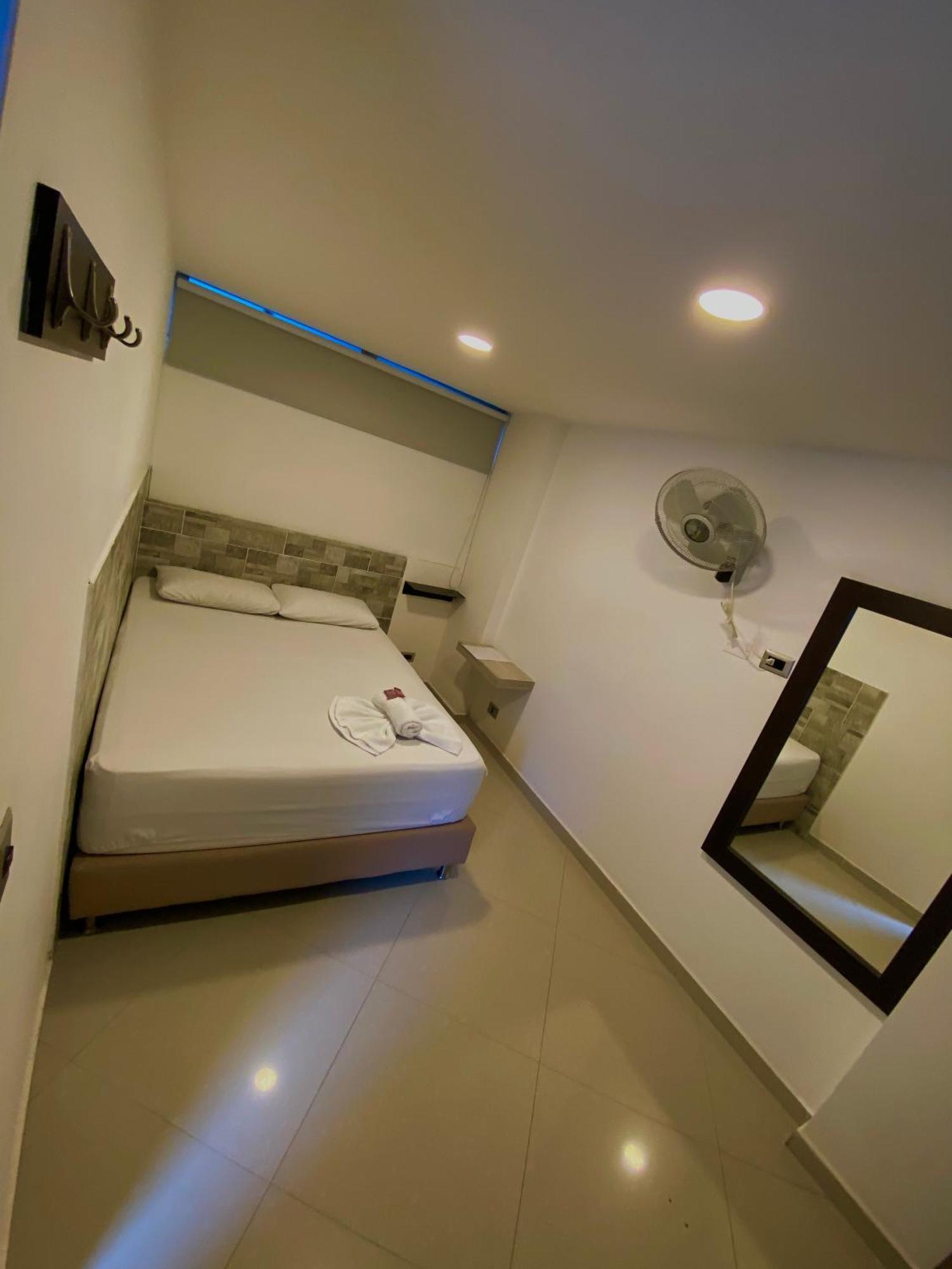 Hotel Buenos Aires Central Medellin Bagian luar foto