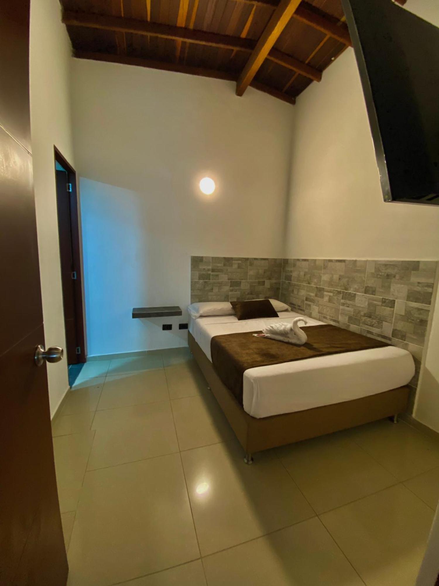 Hotel Buenos Aires Central Medellin Bagian luar foto