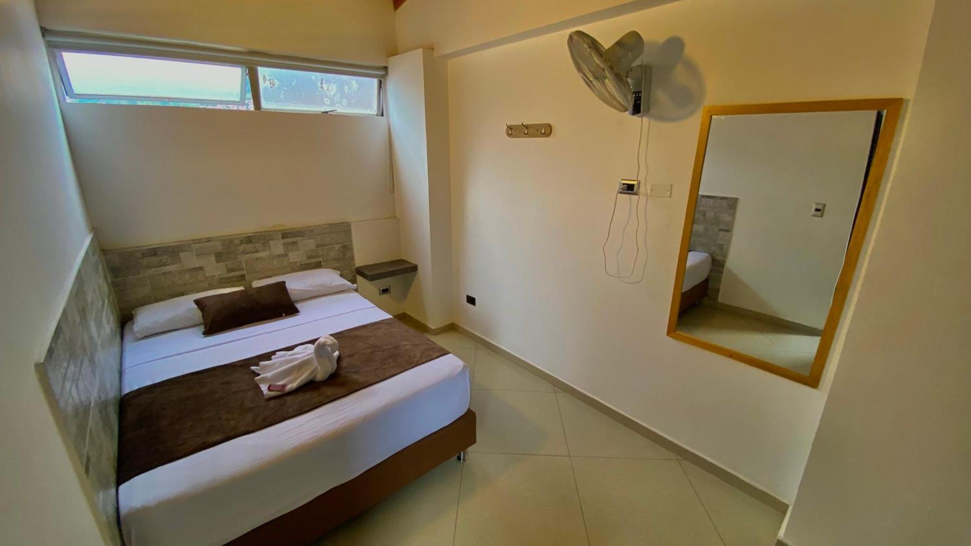 Hotel Buenos Aires Central Medellin Bagian luar foto