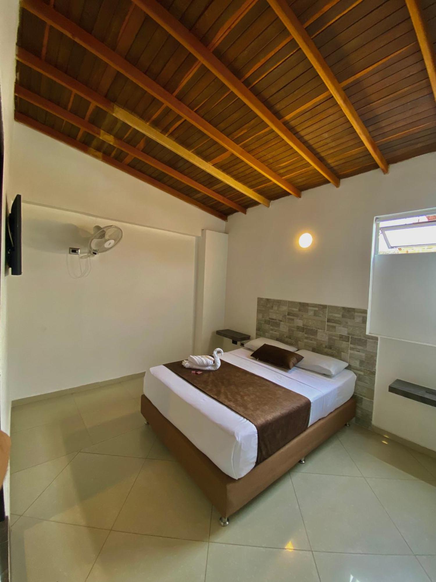 Hotel Buenos Aires Central Medellin Bagian luar foto