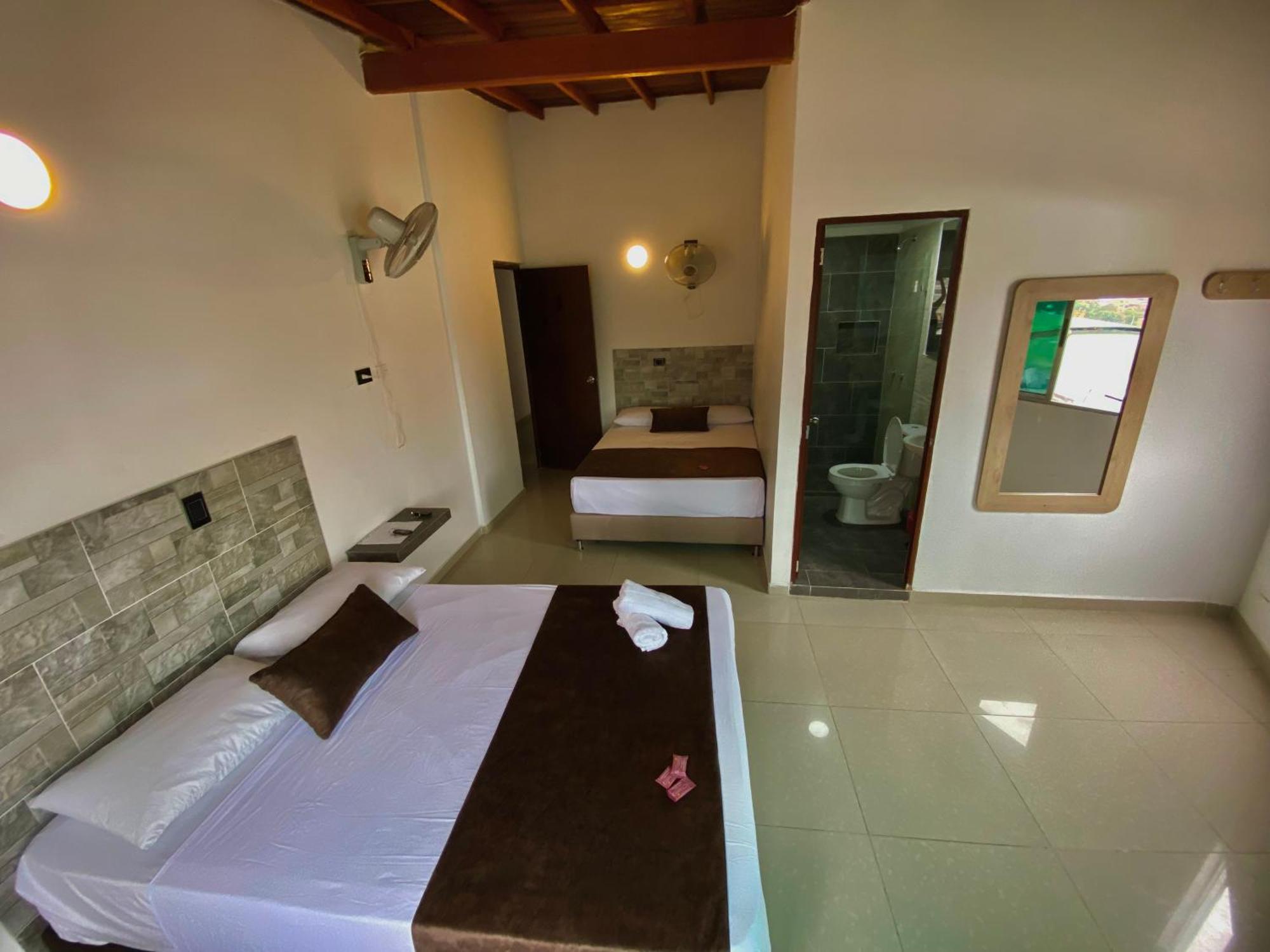 Hotel Buenos Aires Central Medellin Bagian luar foto