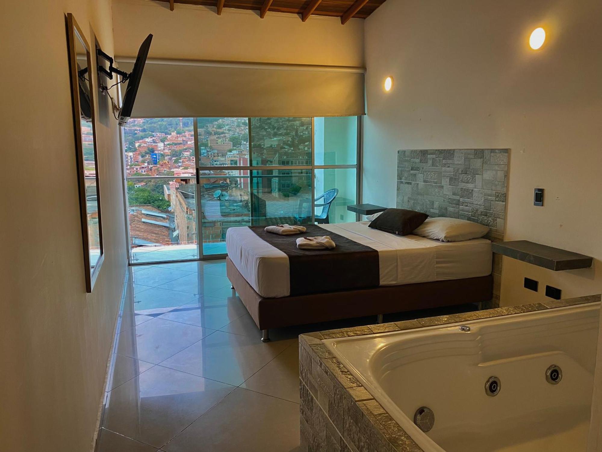 Hotel Buenos Aires Central Medellin Bagian luar foto